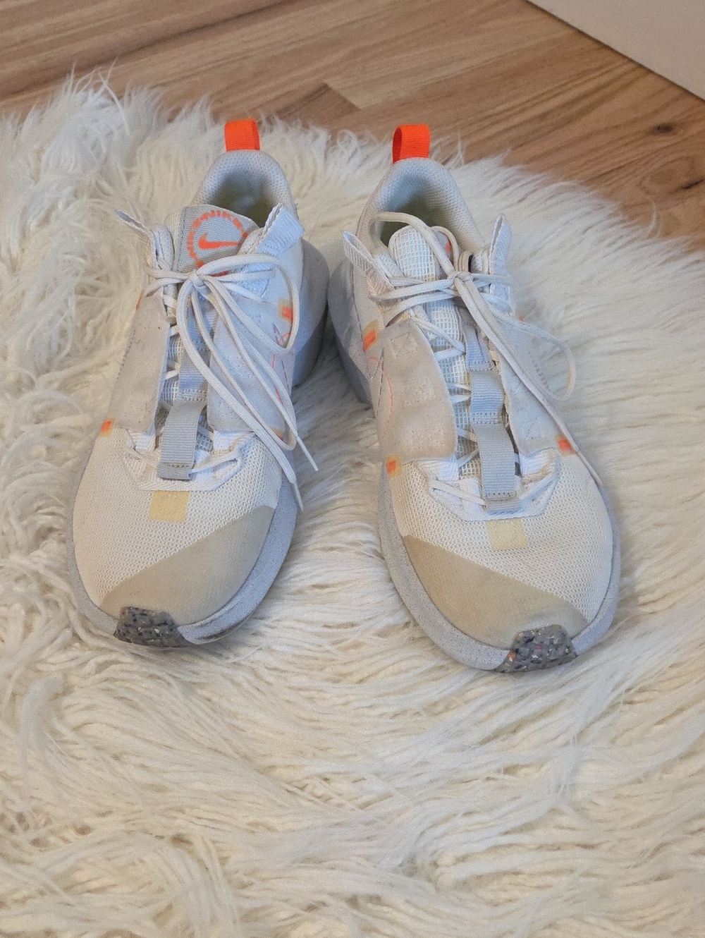 Nike Youth Light Gray Sneakers with Orange Accents Sz 7Y